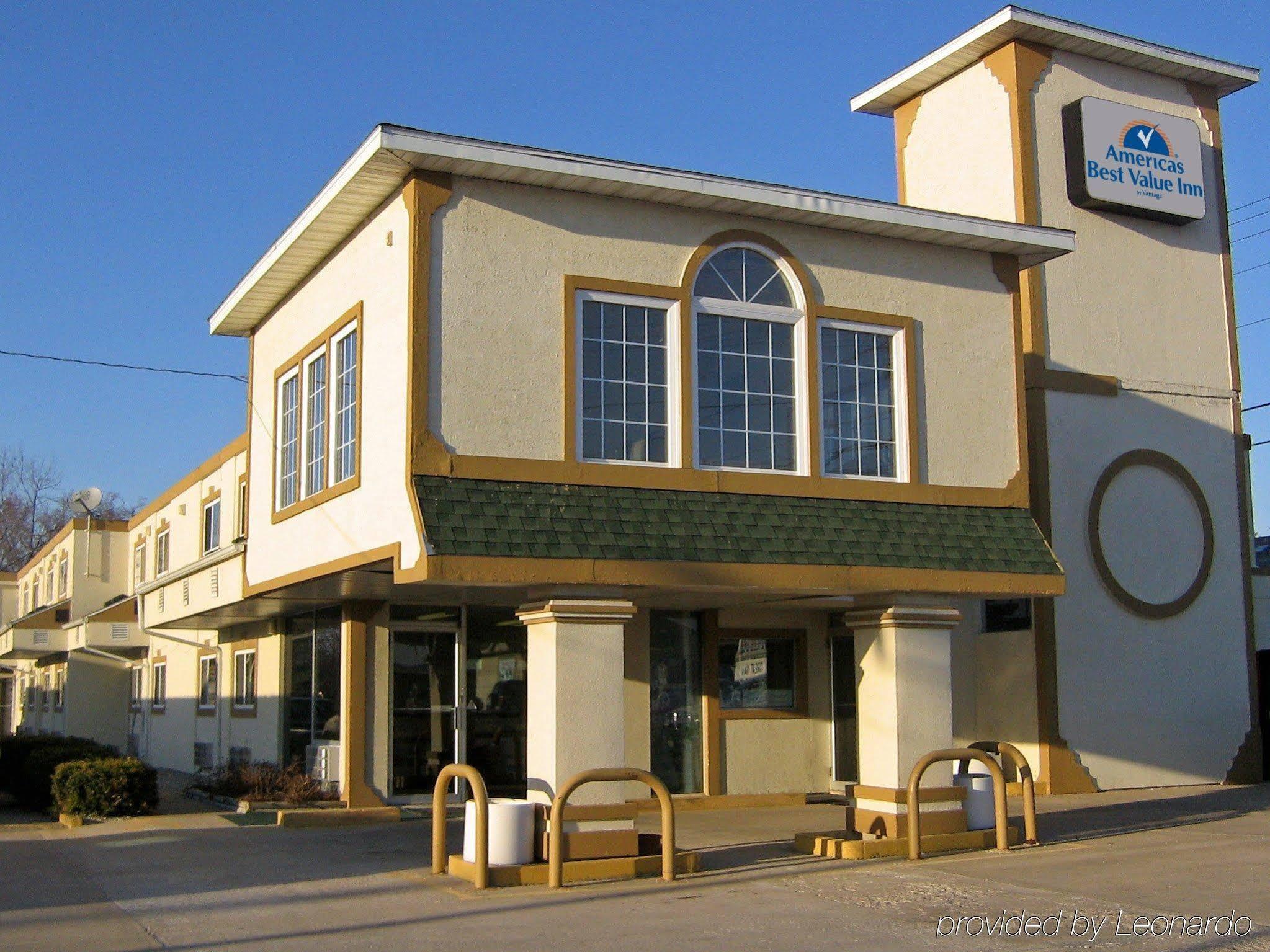 Americas Best Value Inn Macomb Buitenkant foto
