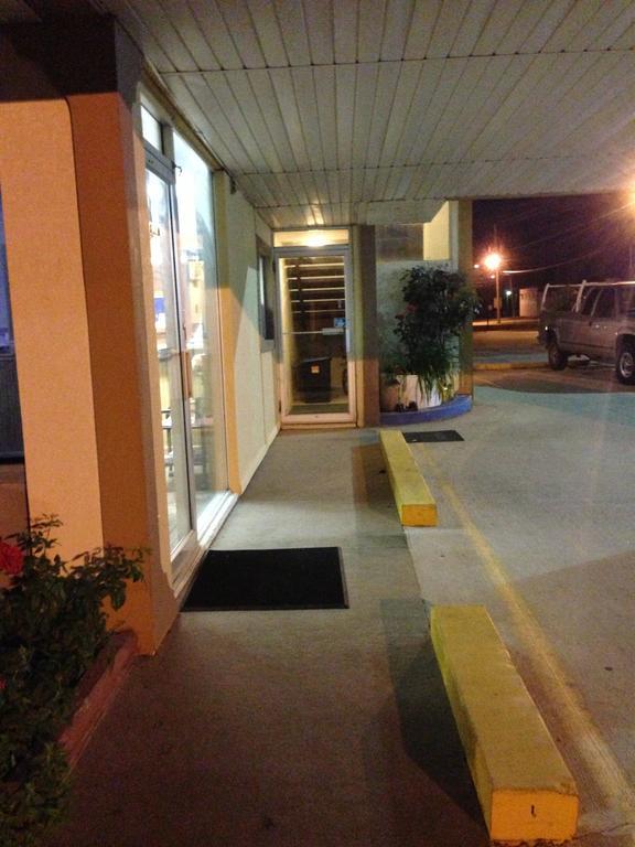 Americas Best Value Inn Macomb Buitenkant foto