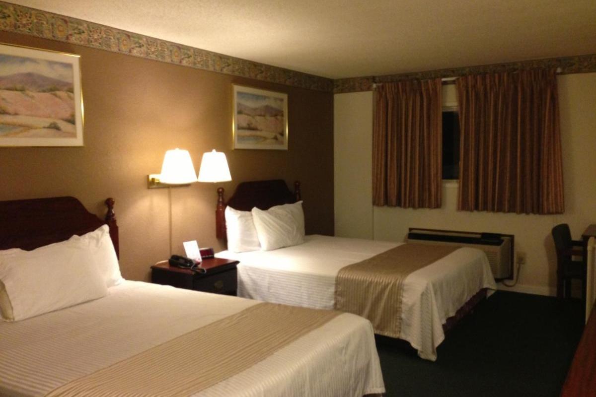 Americas Best Value Inn Macomb Buitenkant foto