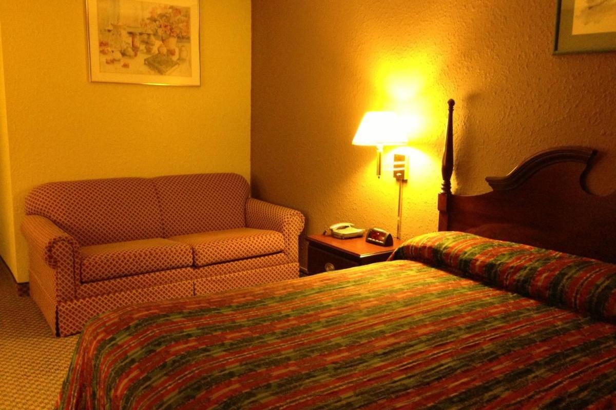 Americas Best Value Inn Macomb Buitenkant foto