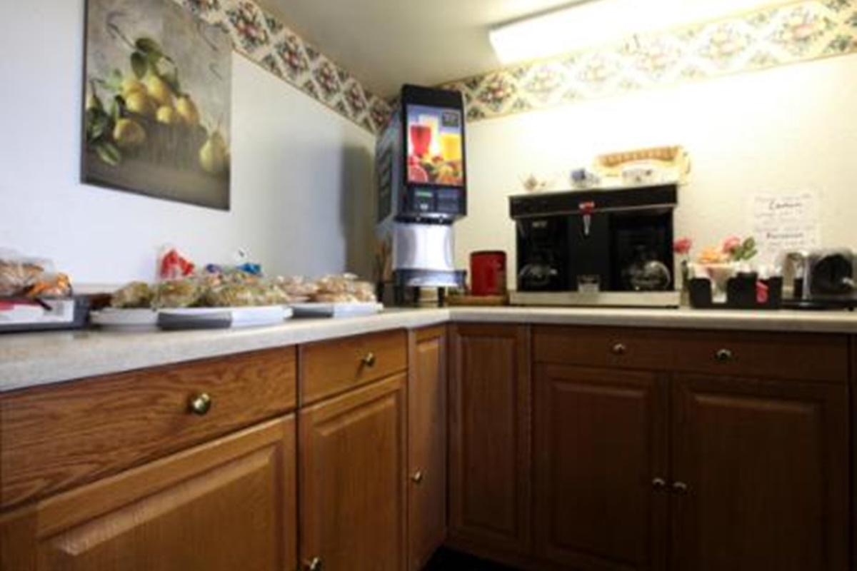 Americas Best Value Inn Macomb Buitenkant foto