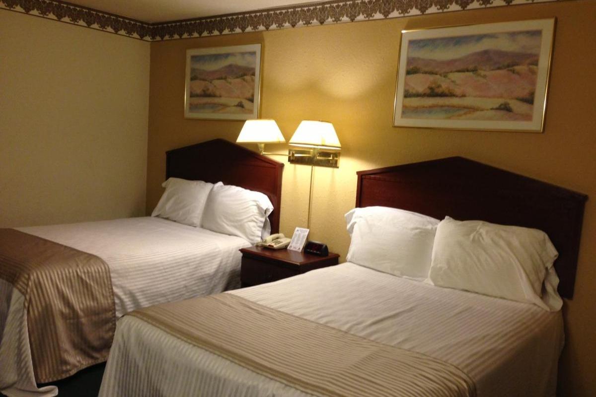 Americas Best Value Inn Macomb Buitenkant foto