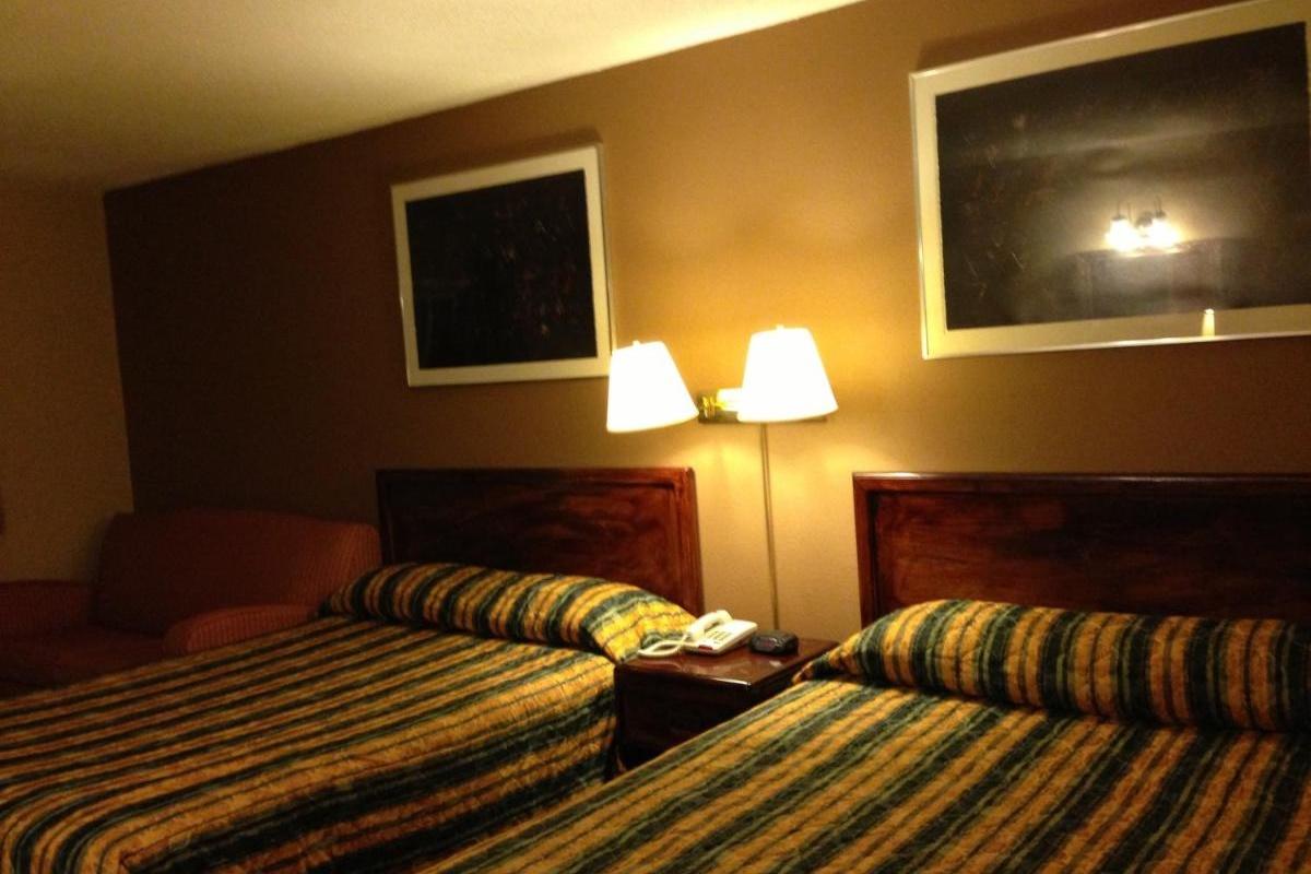 Americas Best Value Inn Macomb Buitenkant foto