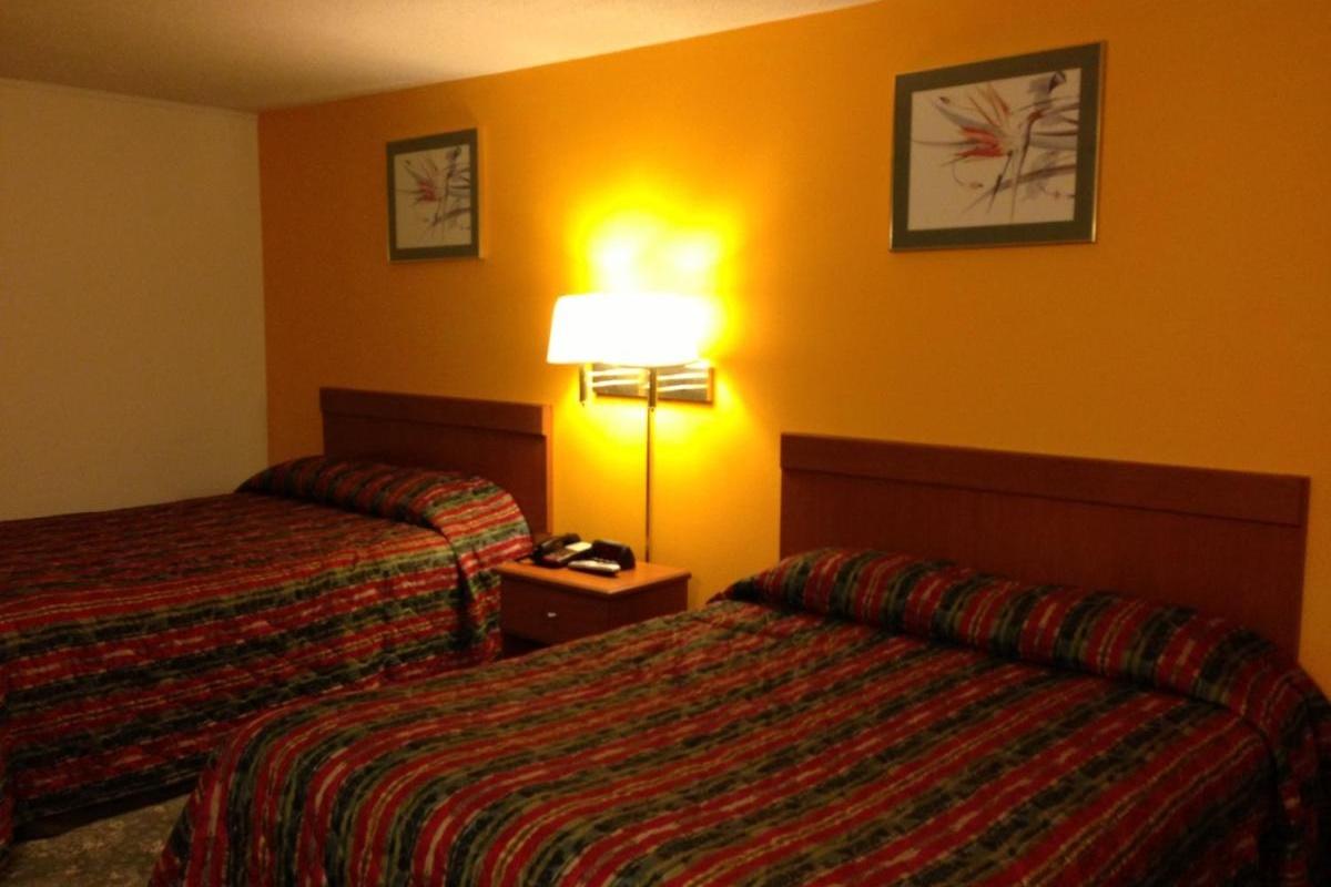 Americas Best Value Inn Macomb Buitenkant foto