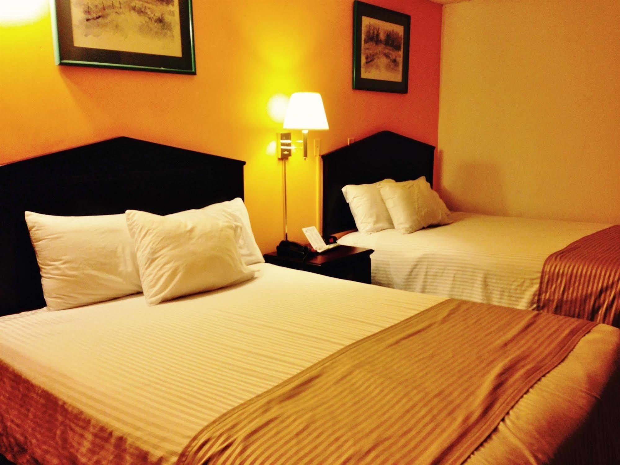 Americas Best Value Inn Macomb Buitenkant foto