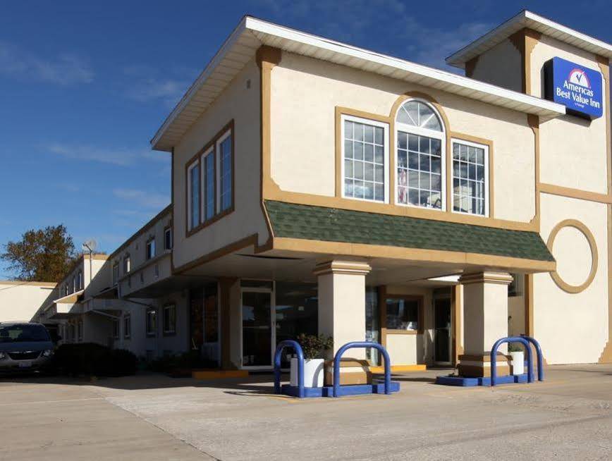 Americas Best Value Inn Macomb Buitenkant foto