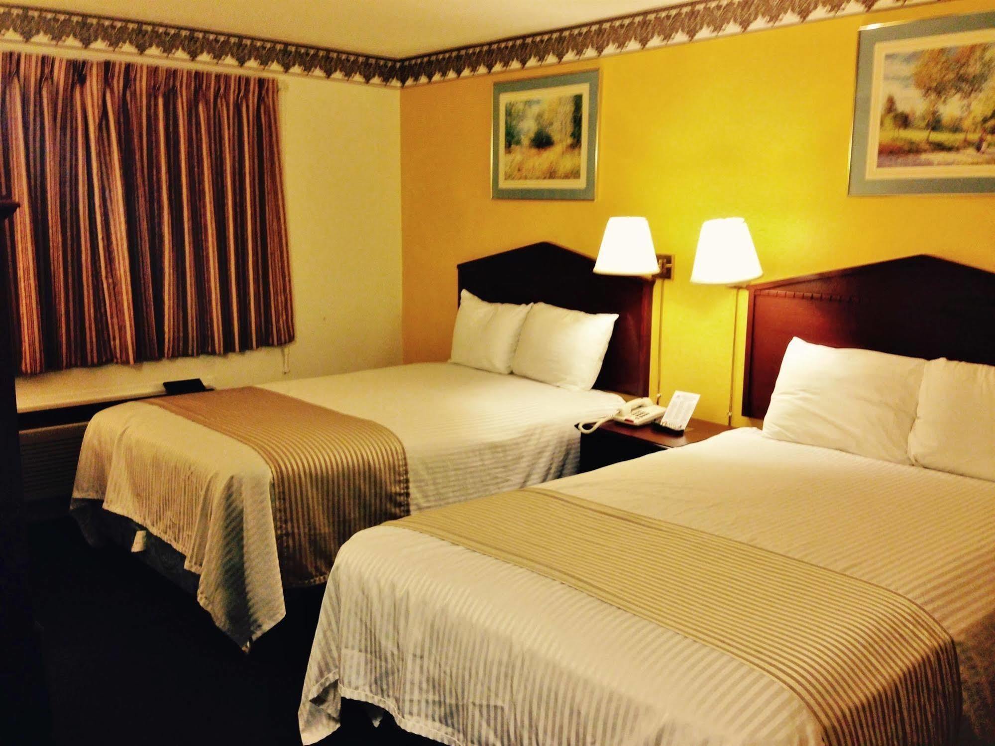 Americas Best Value Inn Macomb Buitenkant foto