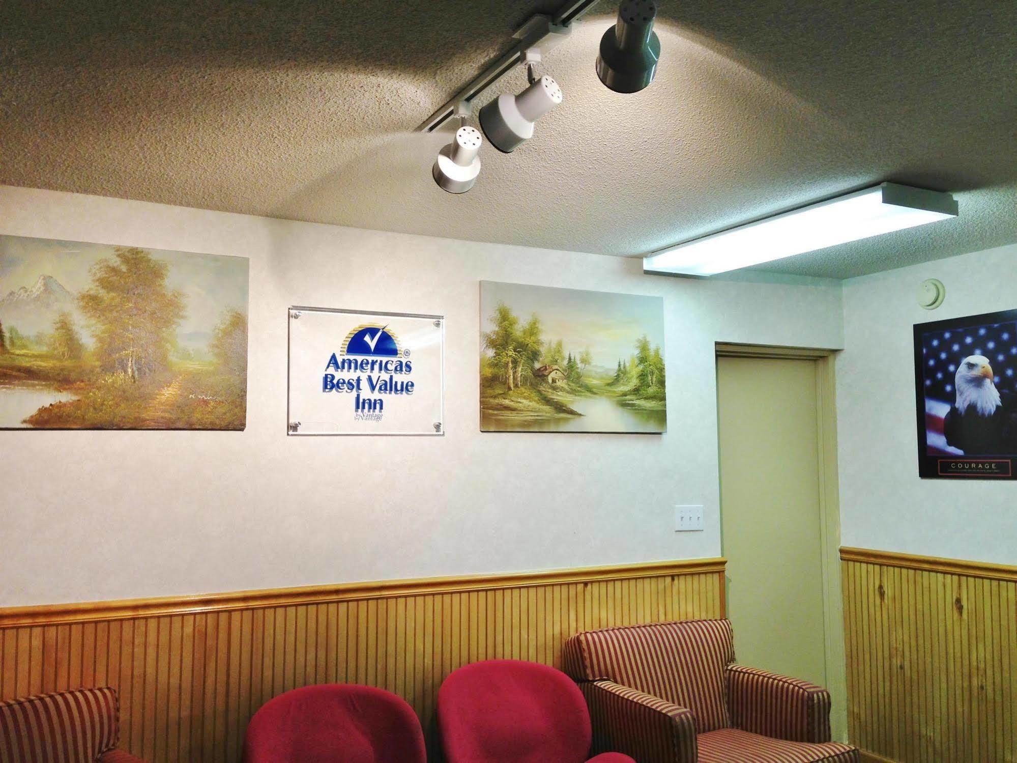 Americas Best Value Inn Macomb Buitenkant foto